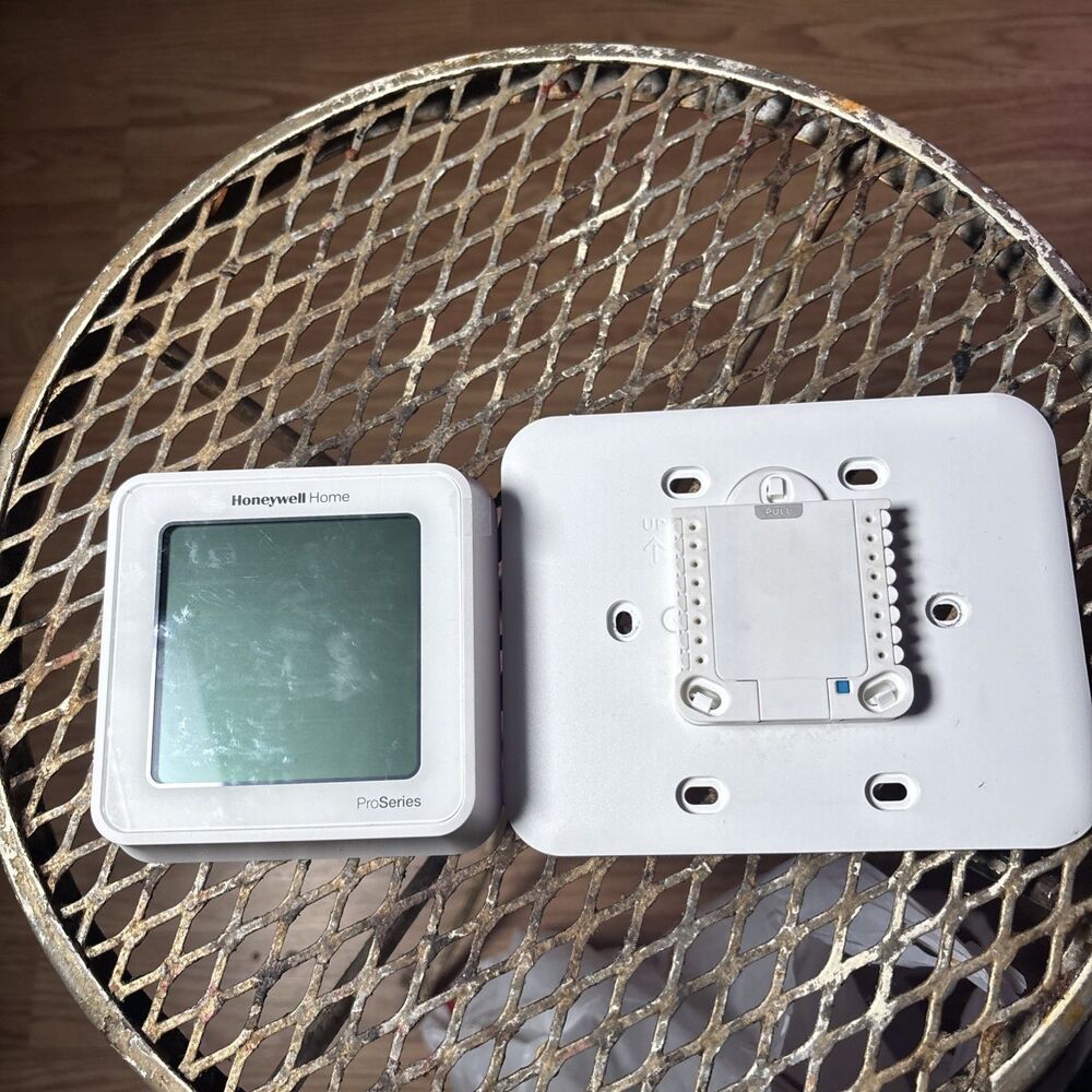 Honeywell TH6320ZW2007 Z-Wave T6 Pro Smartstart Thermostat - Used , B2